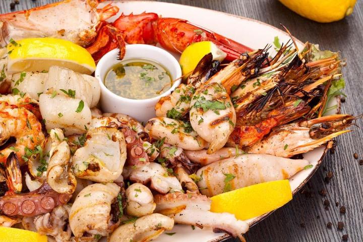Fruits de mer plateau restaurant bord de mer