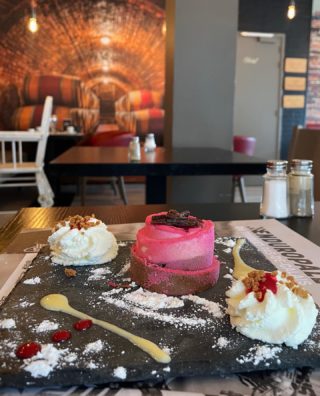 La forêt d’amour 💞
 

À l’occasion de la Saint-Valentin, le Flobart vous propose deux suggestions de plat et ce dessert.

Il reste encore quelques tables de libre pour mardi soir.

📞Pensez à réserver au 03.21.87.00.17

#cotedopale #hotel #leflobart #boulognesurmer #pasdecalais #pasdecalais #cotedopale #leportel #saintvalentin #menu #foretnoir #dessert #restaurant #boulognesurmer